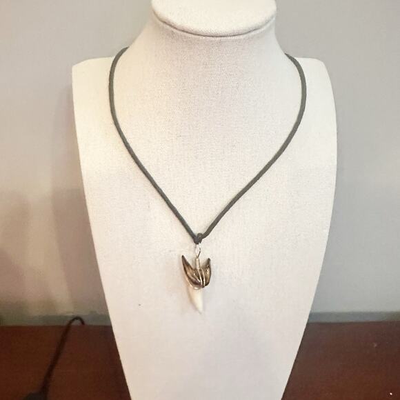 Shark Tooth Wire Wrapped Necklace Beachy Casual Jewelry Coastal Cowgirl Boho - Picture 8 of 9